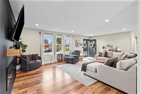 Living - 613 E Ford St, Cameron, MO 64429 photo 1 of 3