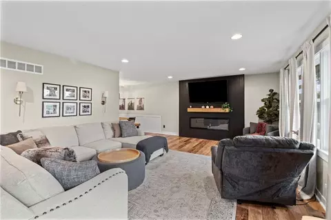 Living - 613 E Ford St, Cameron, MO 64429 photo 2 of 3