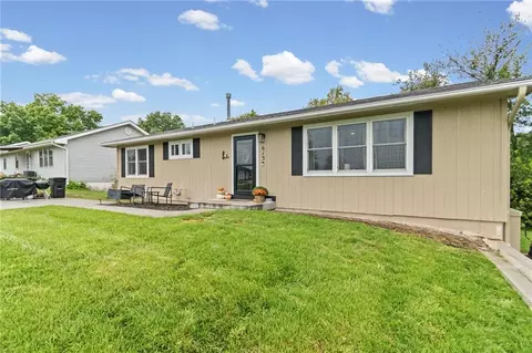 Exterior - 613 E Ford St, Cameron, MO 64429 photo 2 of 9