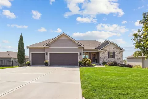 20909 W 189th St, Spring Hill, KS 66083