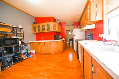 Kitchen - 2090 8, Hermitage, MO 65668 photo 2 of 2