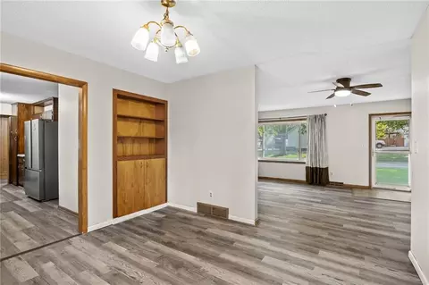 Living - 1401 N Howenstien Ave, Cameron, MO 64429 photo 4 of 4
