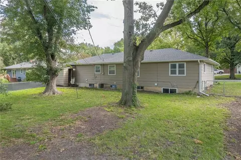 Exterior - 1401 N Howenstien Ave, Cameron, MO 64429 photo 3 of 3