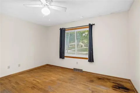 Bedroom - 1401 N Howenstien Ave, Cameron, MO 64429 photo 1 of 9