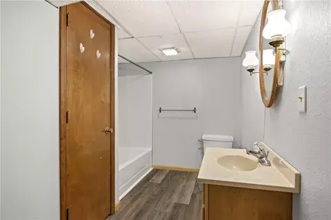 Bath - 1401 N Howenstien Ave, Cameron, MO 64429 photo 3 of 3