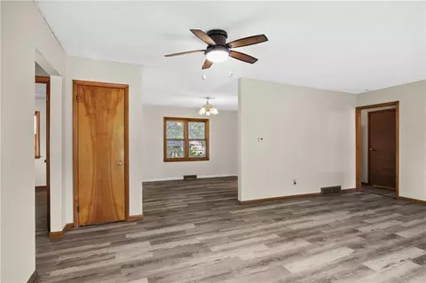 Living - 1401 N Howenstien Ave, Cameron, MO 64429 photo 3 of 4