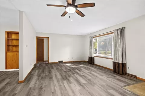 Living - 1401 N Howenstien Ave, Cameron, MO 64429 photo 2 of 4