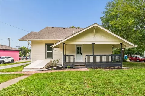 Exterior - 105 E Hale St, Spring Hill, KS 66083 photo 5 of 9