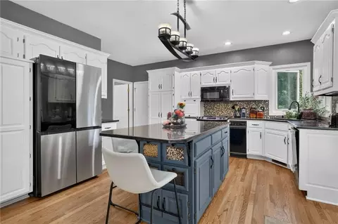 6216 NW 77th St, Kansas City, MO 64151