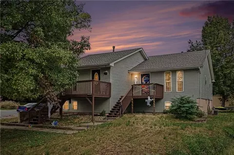 5600 NE 5604 Ne 50th St, Kansas City, MO 64119