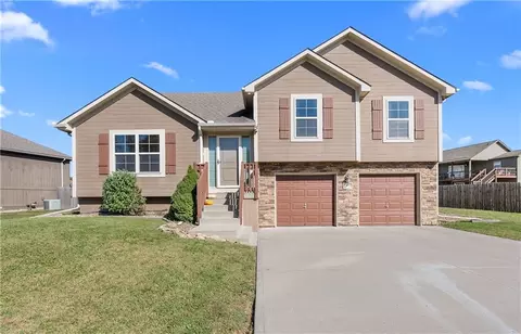 1405 NE Jaclyn Dr, Grain Valley, MO 64029
