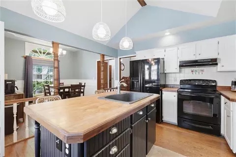 Kitchen - 416 SE Brownfield Dr, Lees Summit, MO 64063 photo 4 of 5