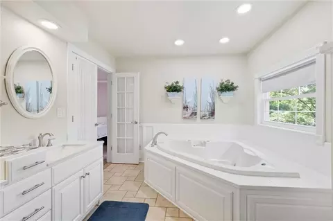 Bath - 416 SE Brownfield Dr, Lees Summit, MO 64063 photo 1 of 4