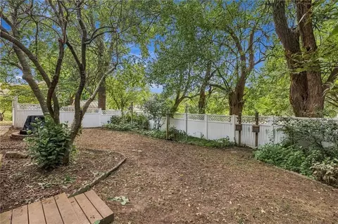 Exterior - 416 SE Brownfield Dr, Lees Summit, MO 64063 photo 8 of 13