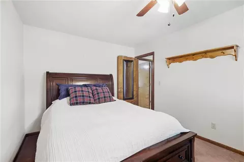 Bedroom - 416 SE Brownfield Dr, Lees Summit, MO 64063 photo 4 of 6