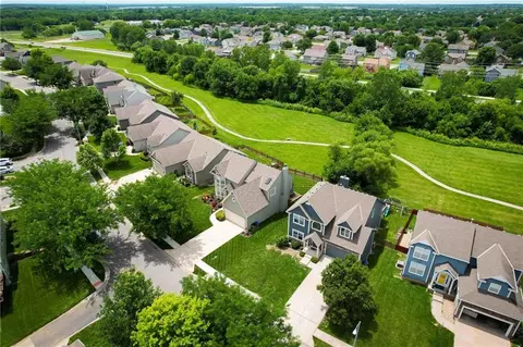 View/Area - 712 S Adams St, Raymore, MO 64083 photo 3 of 7