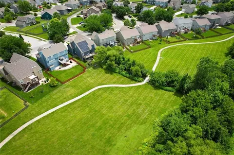 View/Area - 712 S Adams St, Raymore, MO 64083 photo 6 of 7