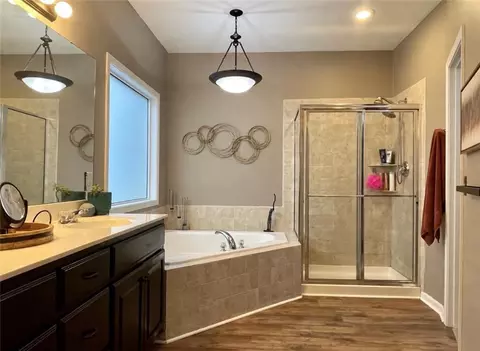 Bath - 712 S Adams St, Raymore, MO 64083 photo 7 of 8