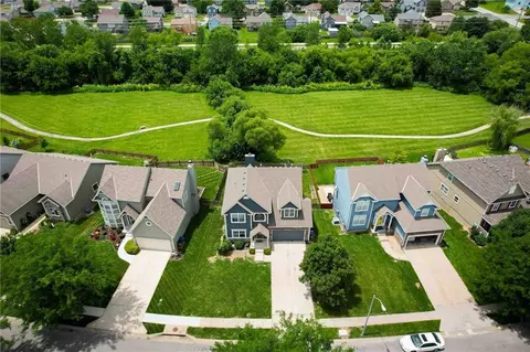View/Area - 712 S Adams St, Raymore, MO 64083 photo 2 of 7