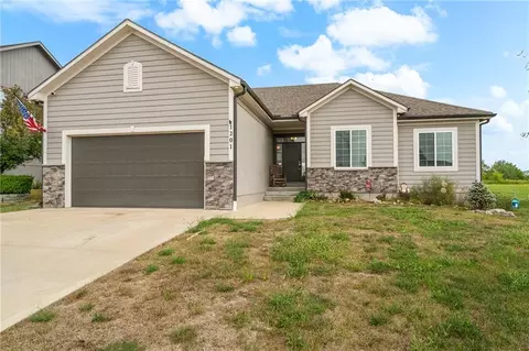Exterior - 1201 Mesa Dr, Belton, MO 64012 photo 2 of 9
