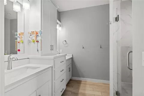 Bath - 1201 Mesa Dr, Belton, MO 64012 photo 1 of 2