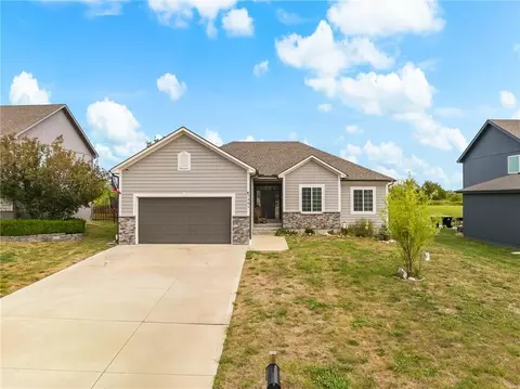 Exterior - 1201 Mesa Dr, Belton, MO 64012 photo 3 of 9