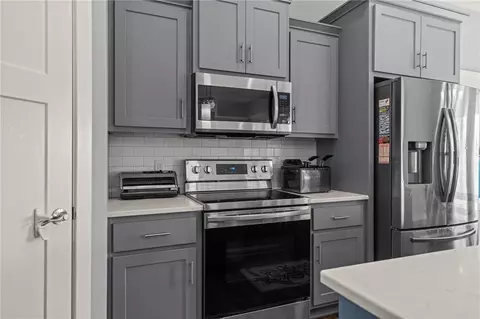 Kitchen - 1201 Mesa Dr, Belton, MO 64012 photo 4 of 4