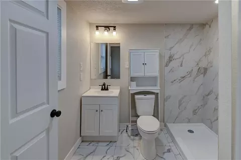 Bath - 326 E Main St, Odessa, MO 64076 photo 1 of 8