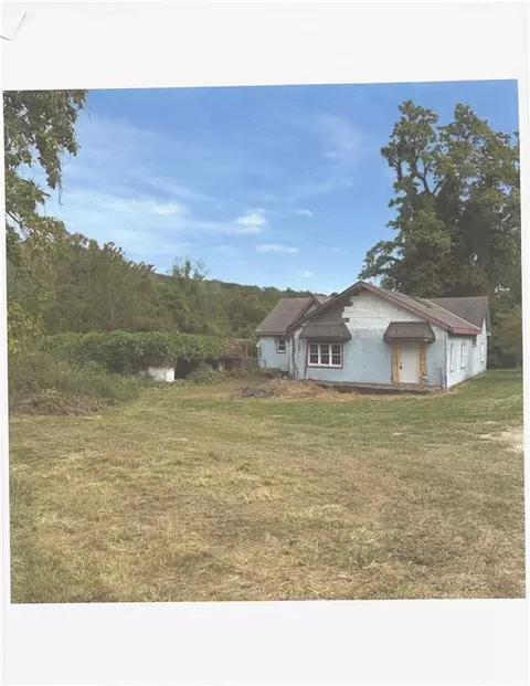 2711 N Courtney Rd, Independence, MO 64058
