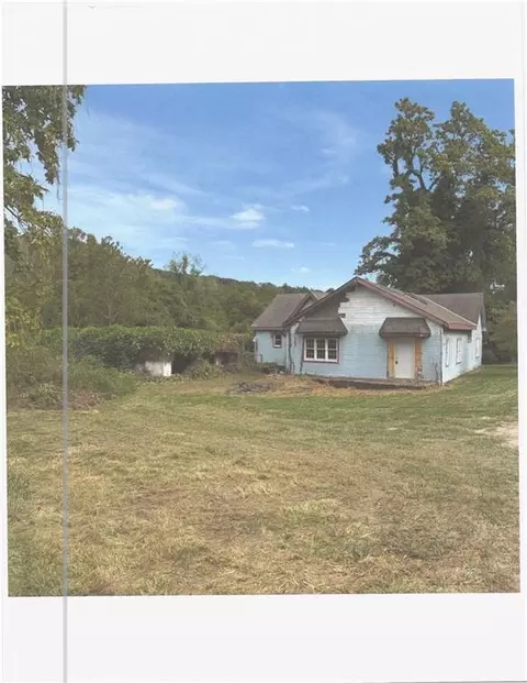 2711 N Courtney Rd, Independence, MO 64058