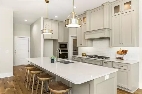 Kitchen - 22428 W 90th Ter, Lenexa, KS 66227 photo 4 of 7