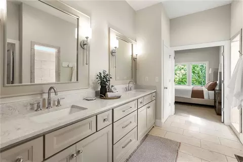 Bath - 22428 W 90th Ter, Lenexa, KS 66227 photo 2 of 4