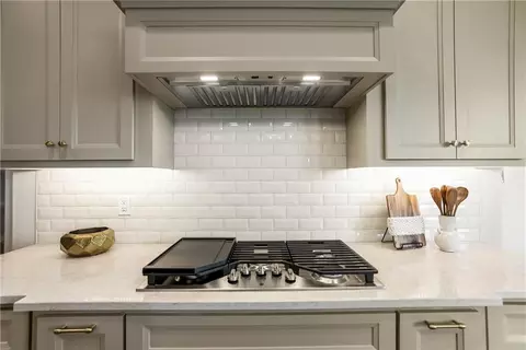 Kitchen - 22428 W 90th Ter, Lenexa, KS 66227 photo 3 of 7
