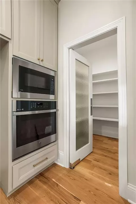 Kitchen - 22428 W 90th Ter, Lenexa, KS 66227 photo 6 of 7