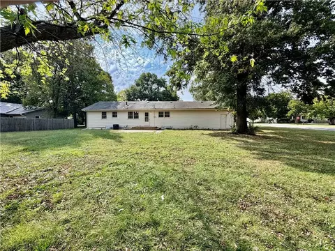 Exterior - 407 Elm St, Drexel, MO 64742 photo 2 of 4