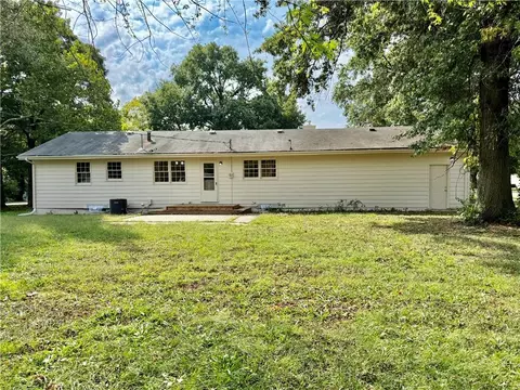 Exterior - 407 Elm St, Drexel, MO 64742 photo 3 of 4