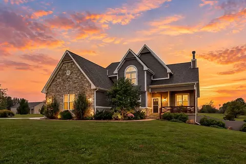 32360 Keystone Dr, Louisburg, KS 66053