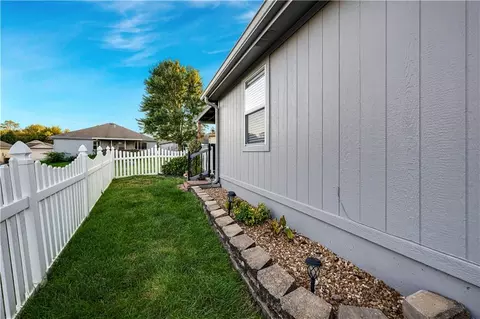 Exterior - 523 Mars Ct, Raymore, MO 64083 photo 4 of 5