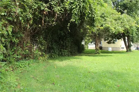 Exterior - 10821 E 19th St, Independence, MO 64052 photo 6 of 8