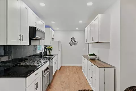 Kitchen - 2009 Learnard Ave, Lawrence, KS 66046 photo 2 of 5