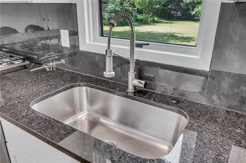 Kitchen - 2009 Learnard Ave, Lawrence, KS 66046 photo 4 of 5