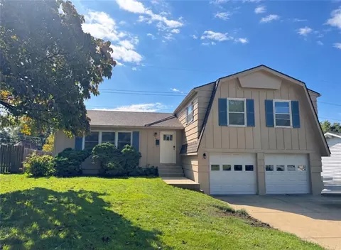 8801 W 90th Ter, Overland Park, KS 66212