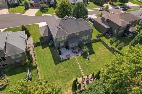 View/Area - 2512 NE Indian Pointe, Lees Summit, MO 64086 photo 2 of 3
