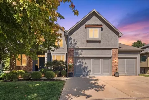 Exterior - 2512 NE Indian Pointe, Lees Summit, MO 64086 photo 2 of 6