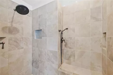 Bath - 2512 NE Indian Pointe, Lees Summit, MO 64086 photo 2 of 6