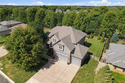 View/Area - 2512 NE Indian Pointe, Lees Summit, MO 64086 photo 1 of 3