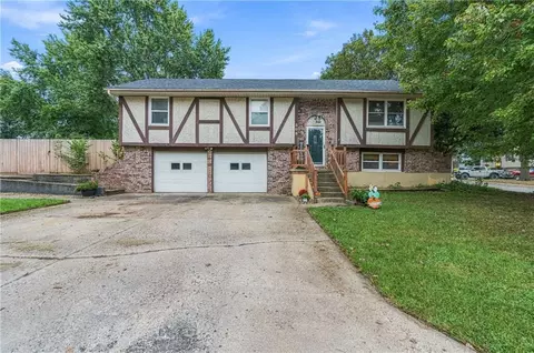 506 W Mcdowell Ave, Odessa, MO 64076