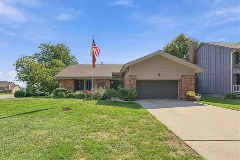 11846 Mackey St, Overland Park, KS 66210