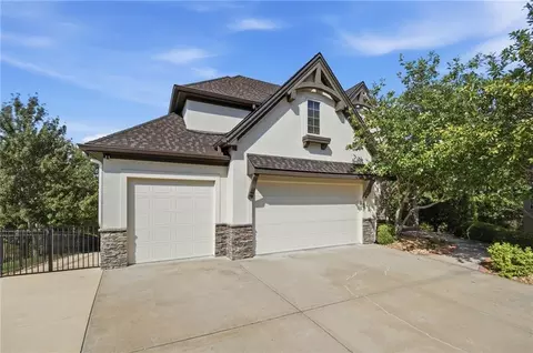 7808 N Chatham Ave, Kansas City, MO 64151