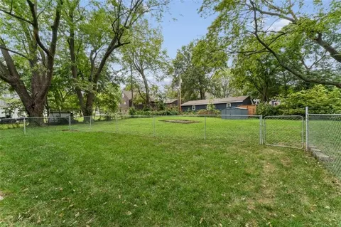 Exterior - 2 Eavey Cir, Harrisonville, MO 64701 photo 12 of 12